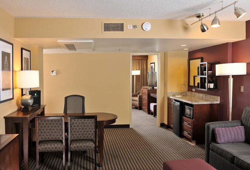 스위트, Embassy Suites Hotel Des Moines Downtown