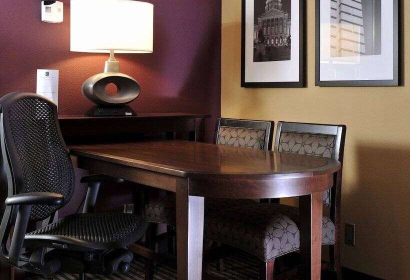 장애인을 위한 스위트, Embassy Suites Hotel Des Moines Downtown