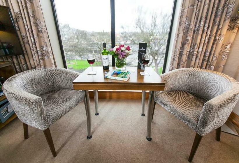 디럭스 룸 킹사이즈 침대, Ashling Hotel Dublin