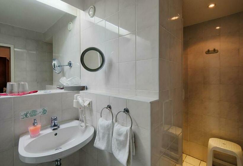 Номер Стандарт Трехместный, Comfort Hotel Bernau