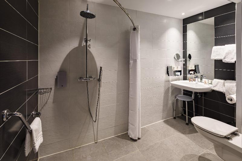 Номер Стандарт Адаптированный для Инвалидов, Holiday Inn Clermont Ferrand Centre, An Ihg
