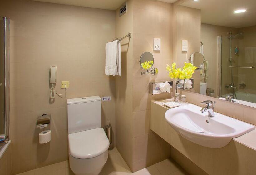 Семейный Номер, Louis Imperial Beach