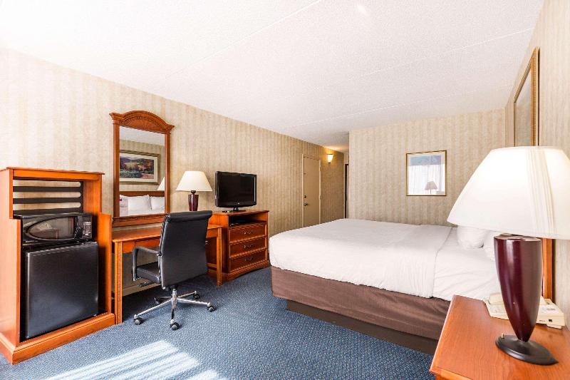 Quarto Estandar Cama King, Travelodge By Wyndham Williamsburg I 64