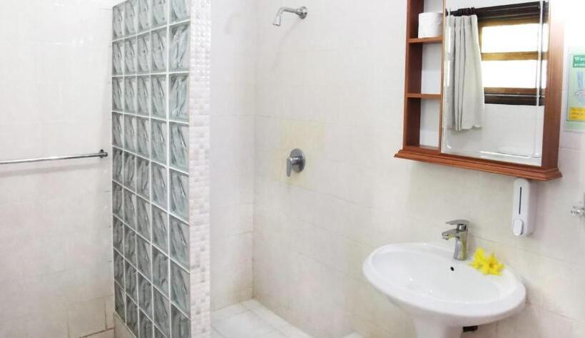 اتاق استاندارد با چشم‌انداز باغ, Bernique Guesthouse