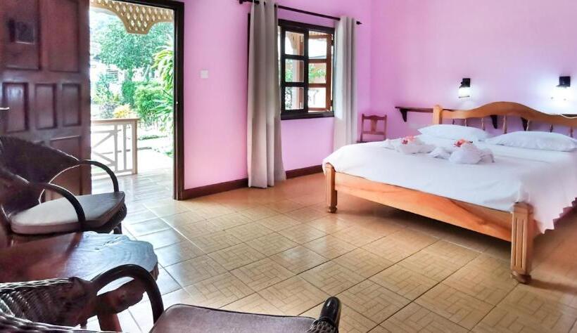 اتاق استاندارد با چشم‌انداز باغ, Bernique Guesthouse