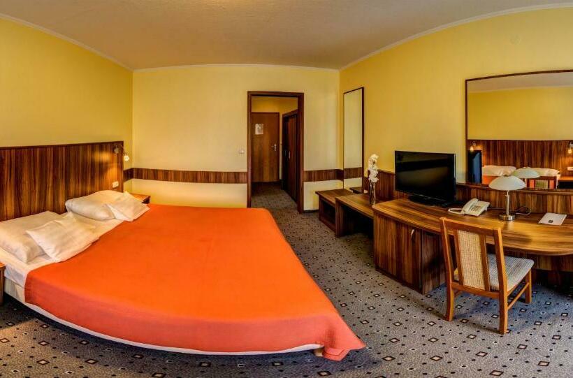 Номер Стандарт Трехместный, Art Hotel Superior