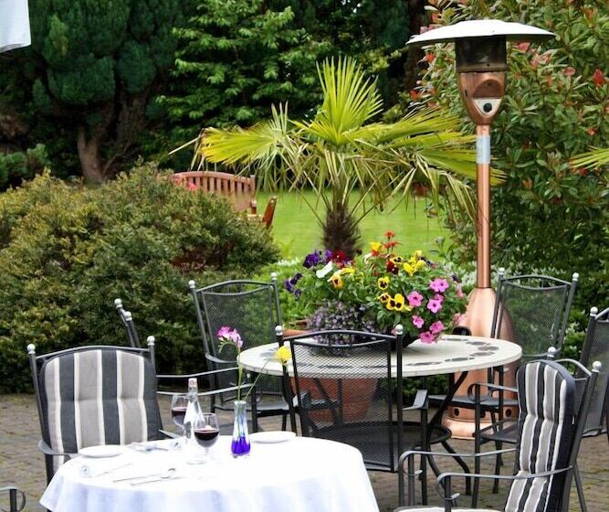 패밀리 룸, Aberdeen Lodge