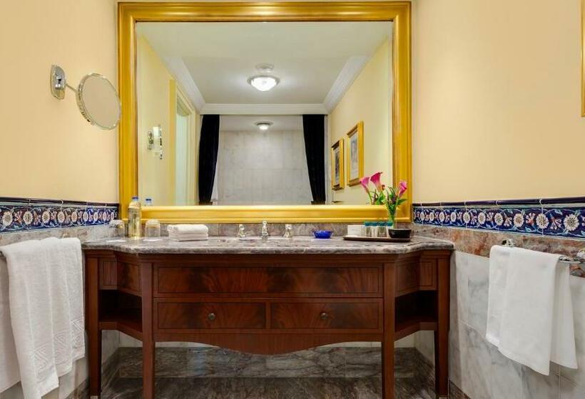 Standard Room King Size Bed, çırağan Palace Kempinski Istanbul