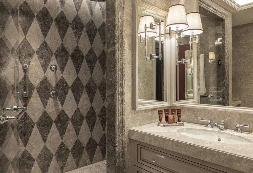Deluxe Room King Bed & Views, çırağan Palace Kempinski Istanbul