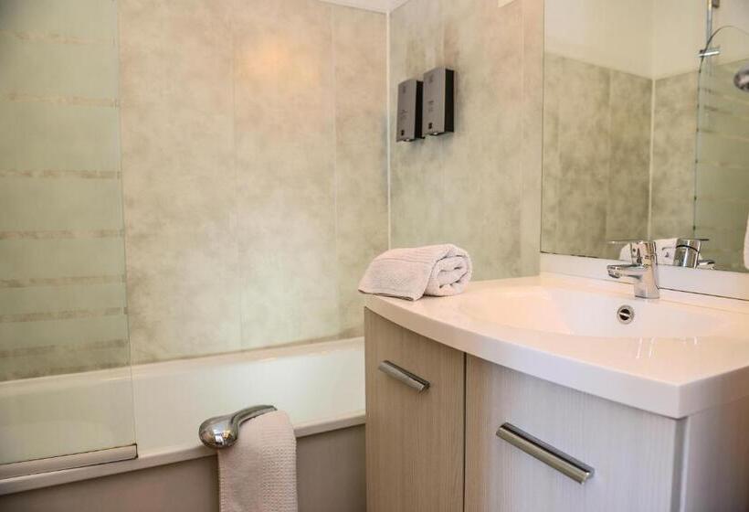 Номер Стандарт Трехместный, Logis Hostellerie Du Neez