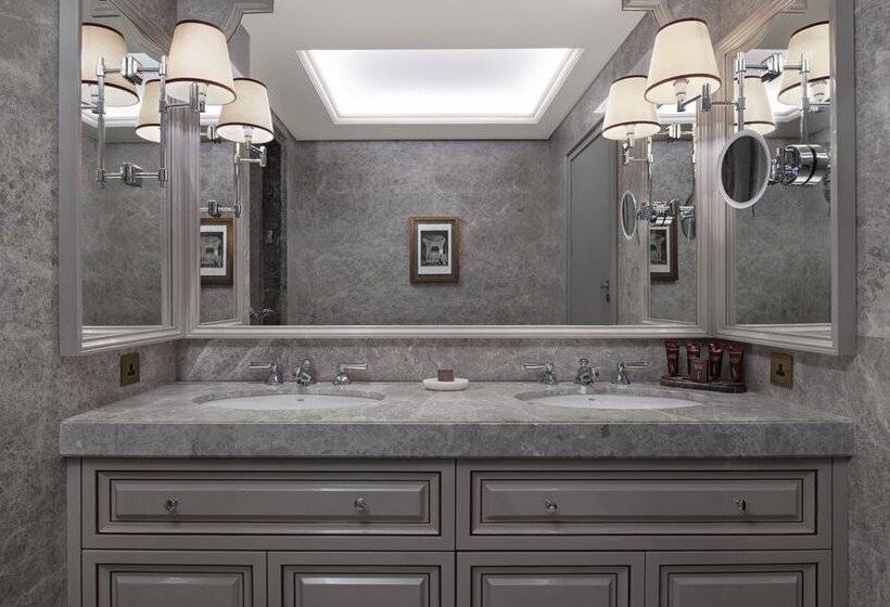 اتاق دلوکس با تخت کینگ و چشم‌انداز, Çırağan Palace Kempinski Istanbul