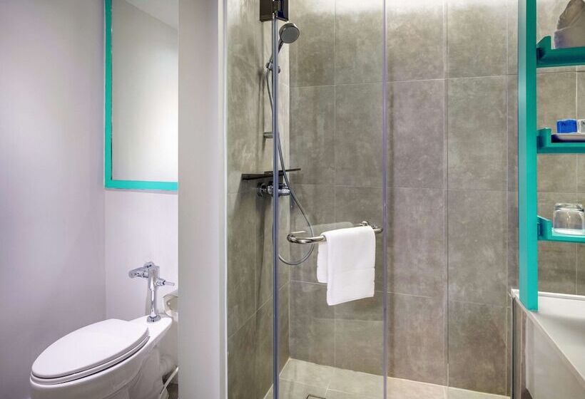 اتاق لوکس با چشم‌انداز باغ, Novotel Rayong Rim Pae Resort