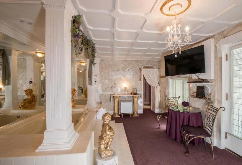 Номер Deluxe Вид на Море, The Anniversary Inn   Logan