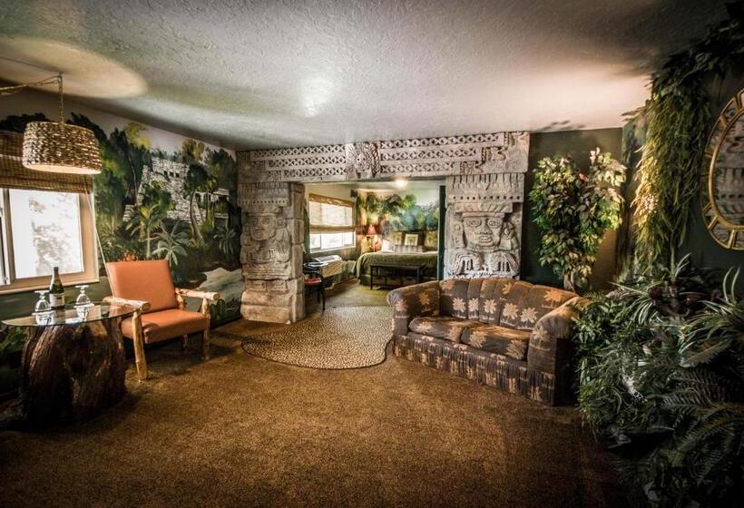 Номер Стандарт Вид на Озеро, The Anniversary Inn   Logan