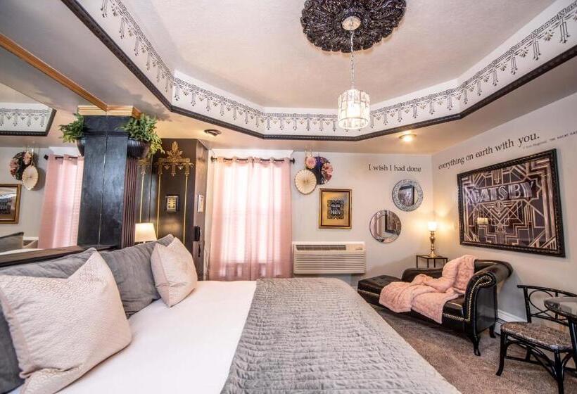 Номер Стандарт Вид на Бассейн, The Anniversary Inn   Logan