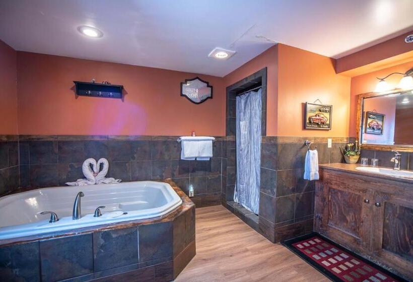 Номер Superior Кровать Кинг, The Anniversary Inn   Logan