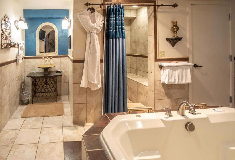 Номер Superior, The Anniversary Inn   Logan