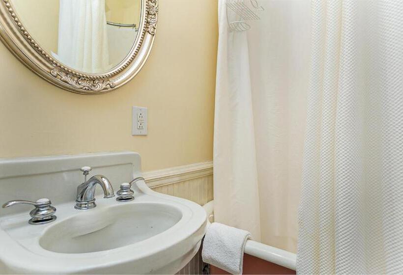Номер Стандартный Кровать Куин, Cedar Crest Inn