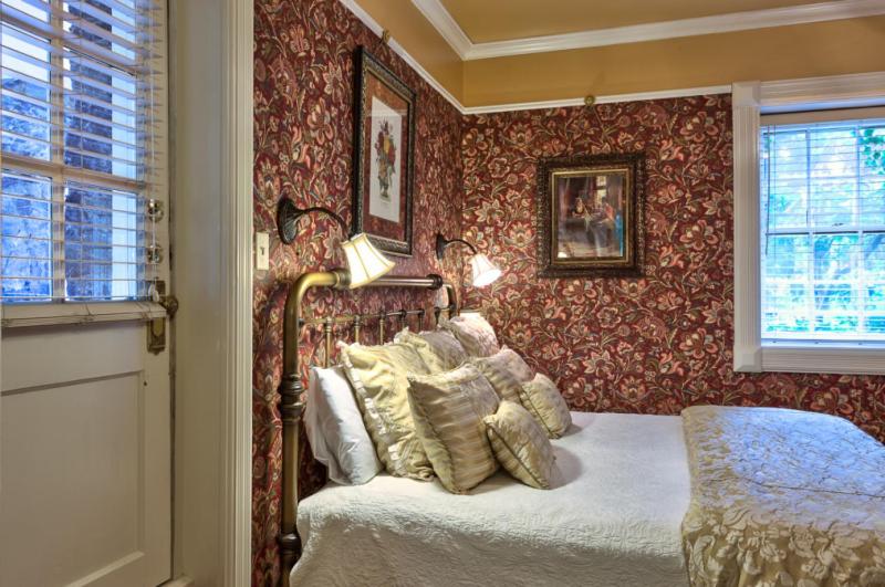 Люкс, Cedar Crest Inn