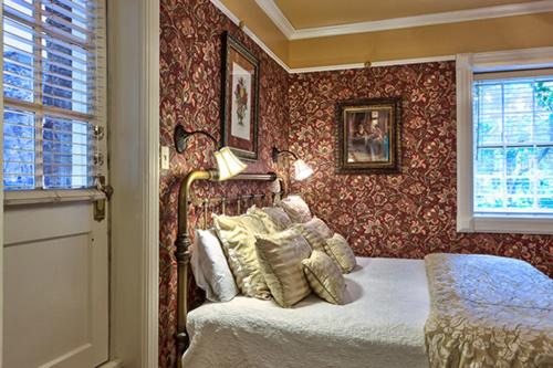 スイート, Cedar Crest Inn