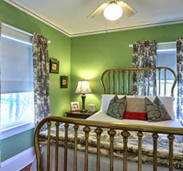 Хижина, Cedar Crest Inn