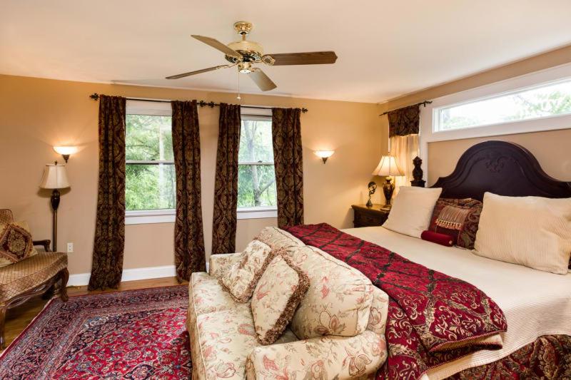 キングサイズベッドのデラックスルーム, Cedar Crest Inn