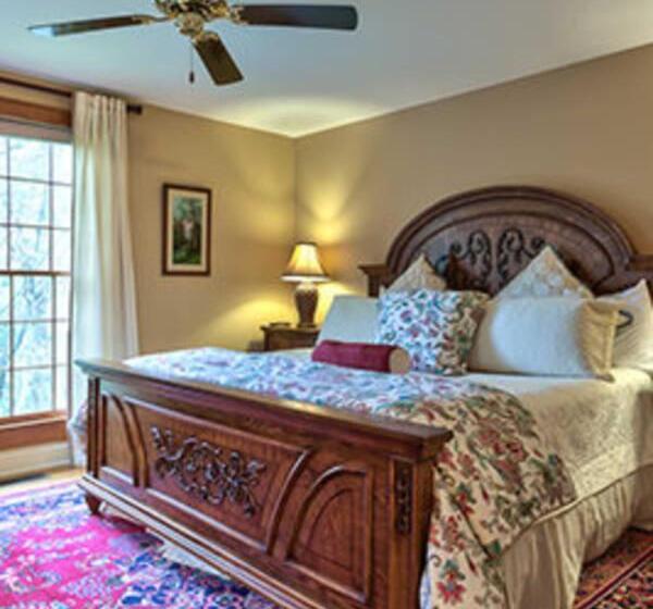 キングサイズベッドのデラックスルーム, Cedar Crest Inn