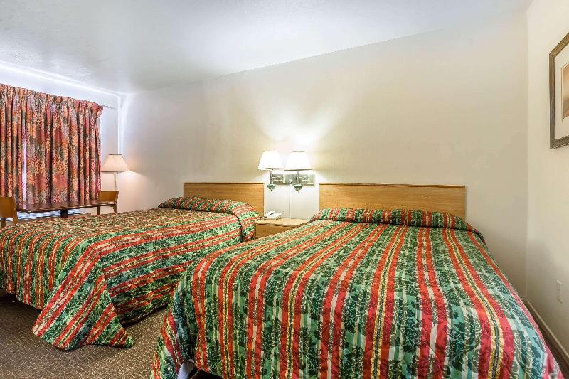 Номер Стандарт Кровать Кинг Адаптированный для Инвалидов, Days Inn By Wyndham Florence Cincinnati Area