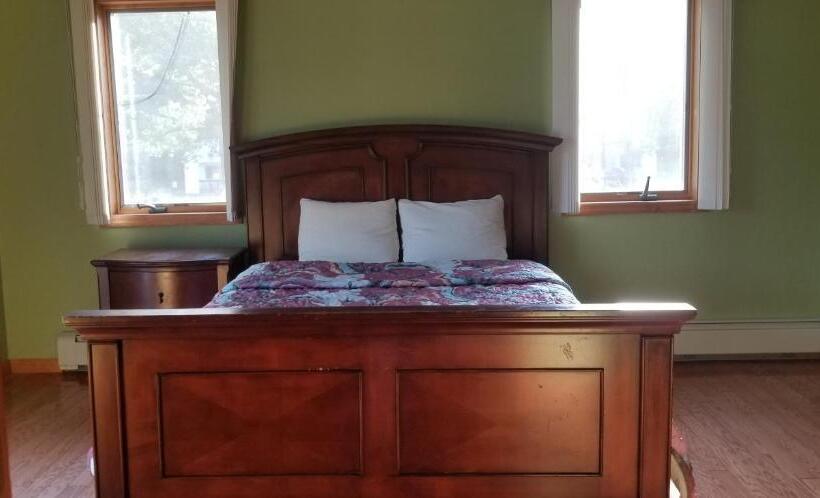 Дом 3 Спальни, Red Ranch Inn