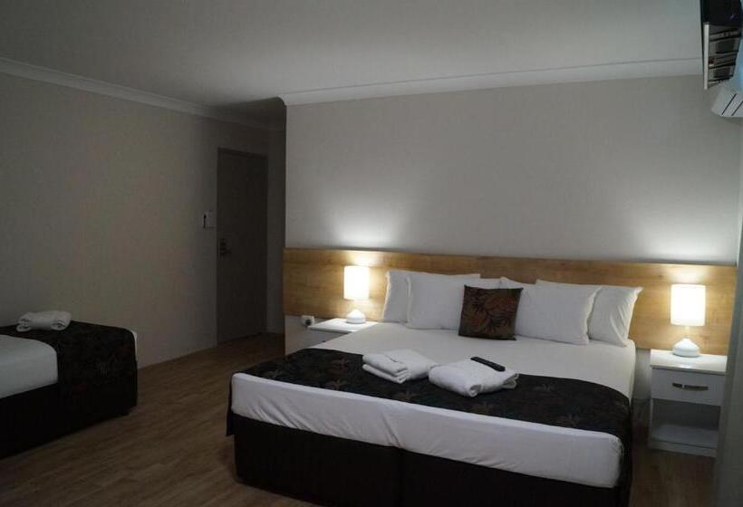 Семейное Студио, Castle Crest Motel