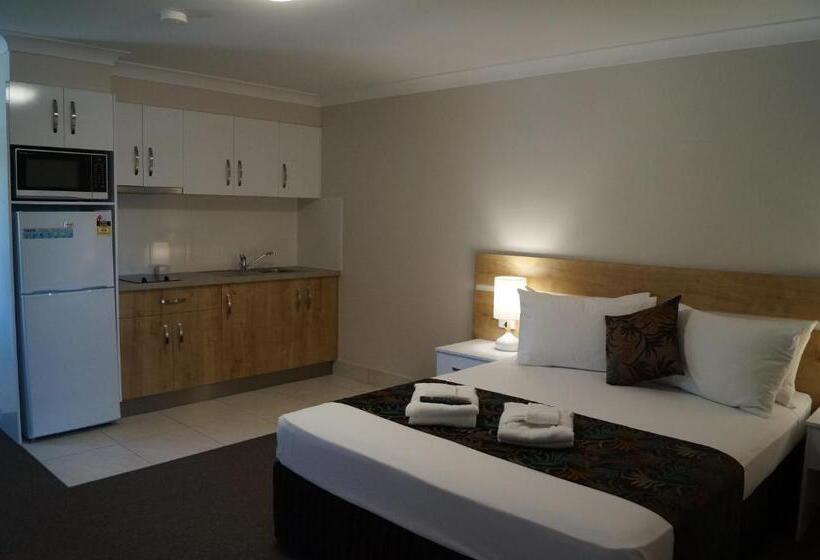 Семейные Апартаменты 3 Спальни, Castle Crest Motel