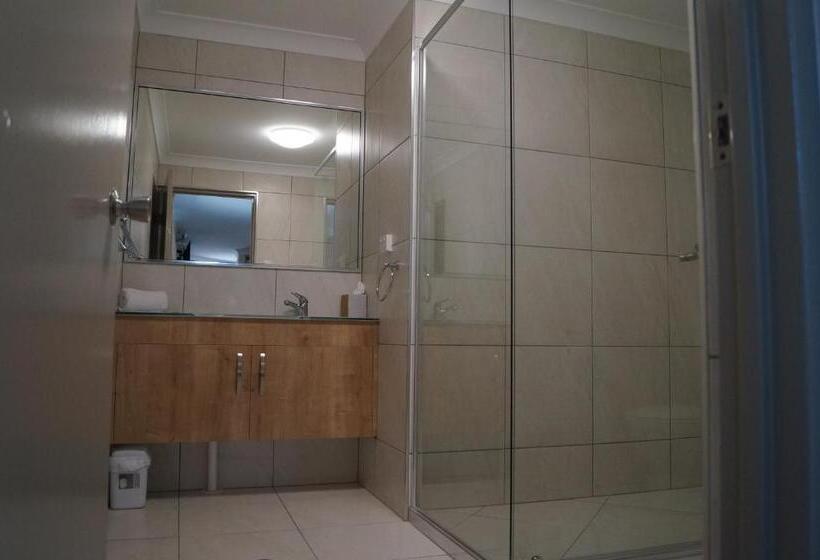 Семейные Апартаменты 3 Спальни, Castle Crest Motel