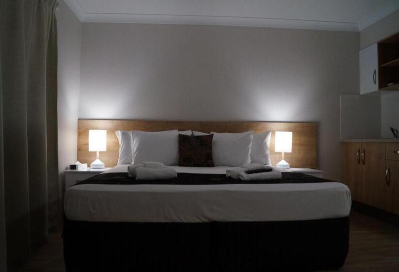 Студия Стандарт, Castle Crest Motel