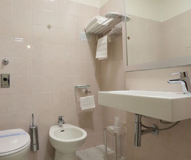 اتاق استاندارد یک نفره, Piacenza