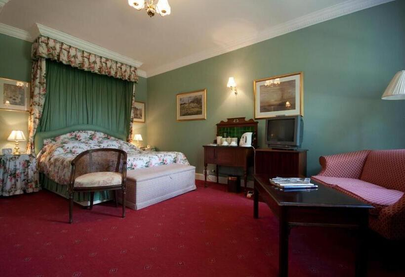 Номер Стандарт, Corse Lawn House