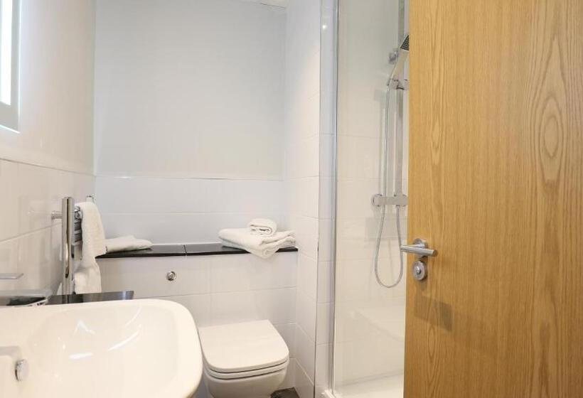 Номер Deluxe, The Victoria Hotel Manchester By Compass Hospitality