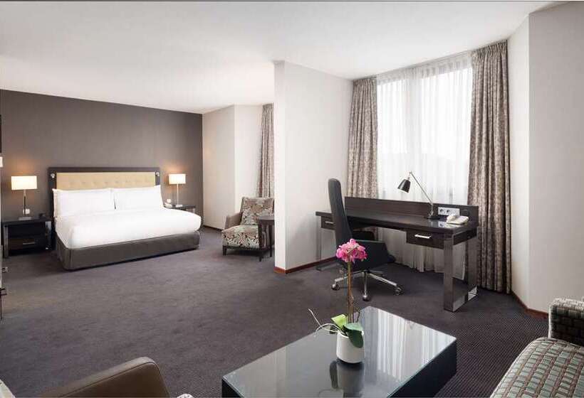 Полулюкс Кровать Кинг, Hilton London Heathrow Airport