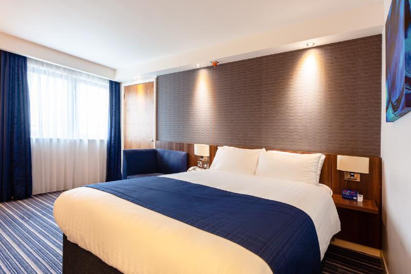 Номер Стандарт Адаптированный для Инвалидов, Holiday Inn Express Edinburgh Airport, An Ihg