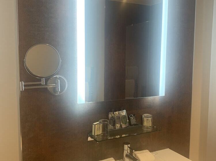 Quarto Triplo Estandar, The Parklands