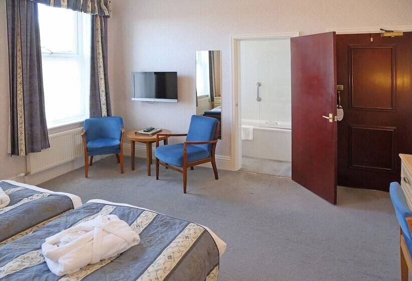 Номер Deluxe, Saxonville