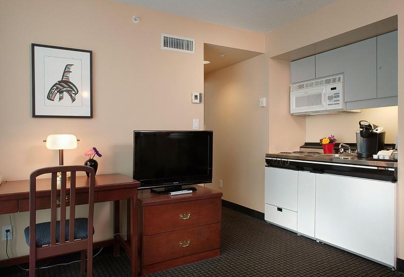 デラックススイート, Rosedale On Robson Suite