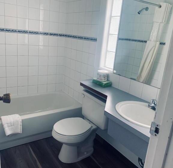 Номер Стандарт 2 Двуспальные Кровати, Motel Bavaria