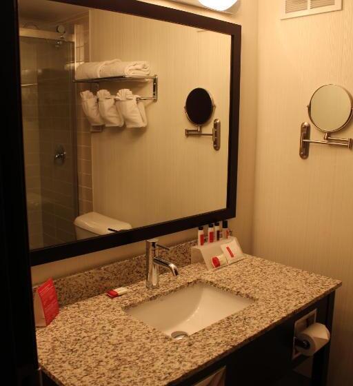Люкс Премиум, Ramada Plaza By Wyndham Regina Downtown