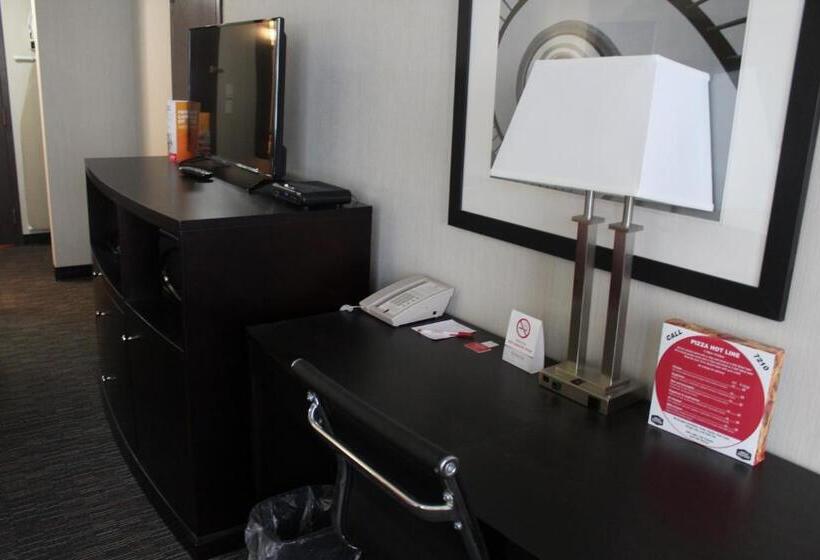 Люкс Премиум, Ramada Plaza By Wyndham Regina Downtown