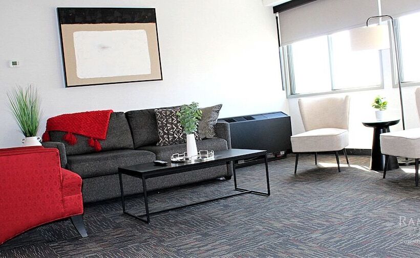 Пентхаус Люкс, Ramada Plaza By Wyndham Regina Downtown