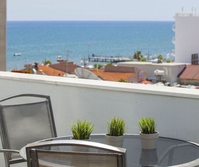 اتاق سوپریور سه تخته, Amorgos Boutique
