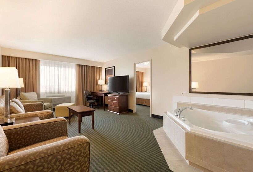 Люкс, Travelodge Hotel By Wyndham Weyburn