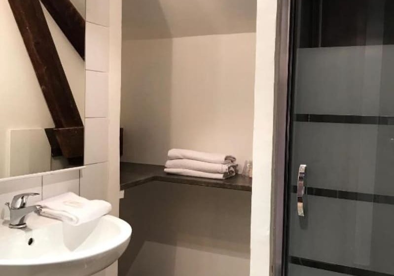 Номер Стандарт Трехместный, Brit Hotel Aux Sacres Reims Centre