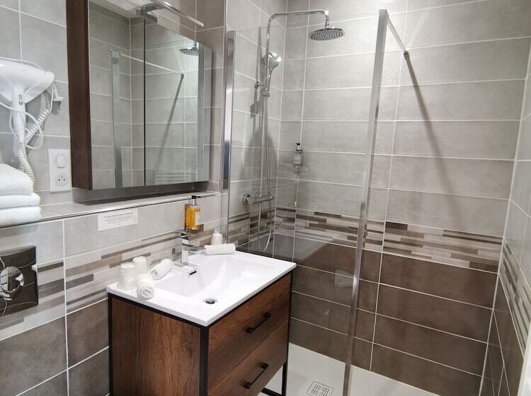 Номер Стандарт Трехместный, Logis Hotel Le Cerf