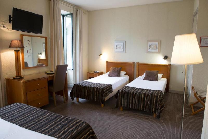 Четырехместный Номер Стандарт, Logis Hotel Le Cerf